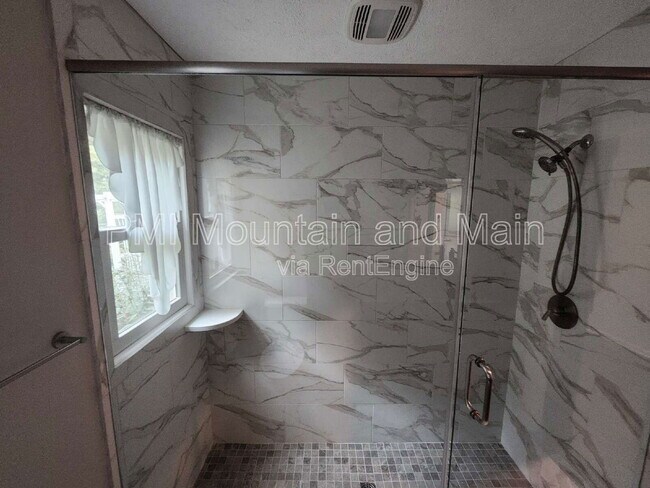 Building Photo - 53 Jump Cove Rd