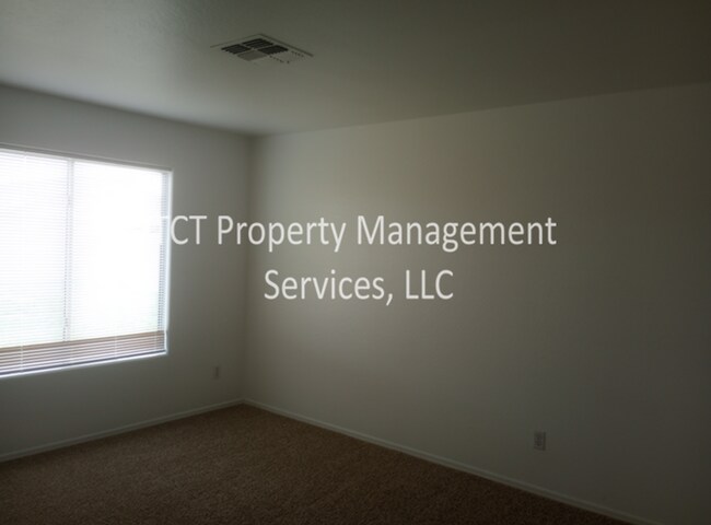 Building Photo - Large 3 Bed/2.5 Bath plus office AND Loft in Avondale!