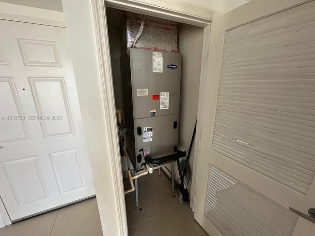 Building Photo - 140 S Dixie Hwy