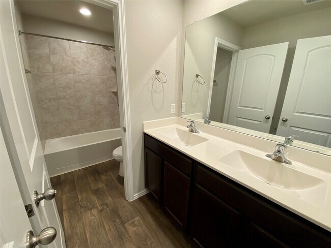 Building Photo - 13832 Rock Island Trl