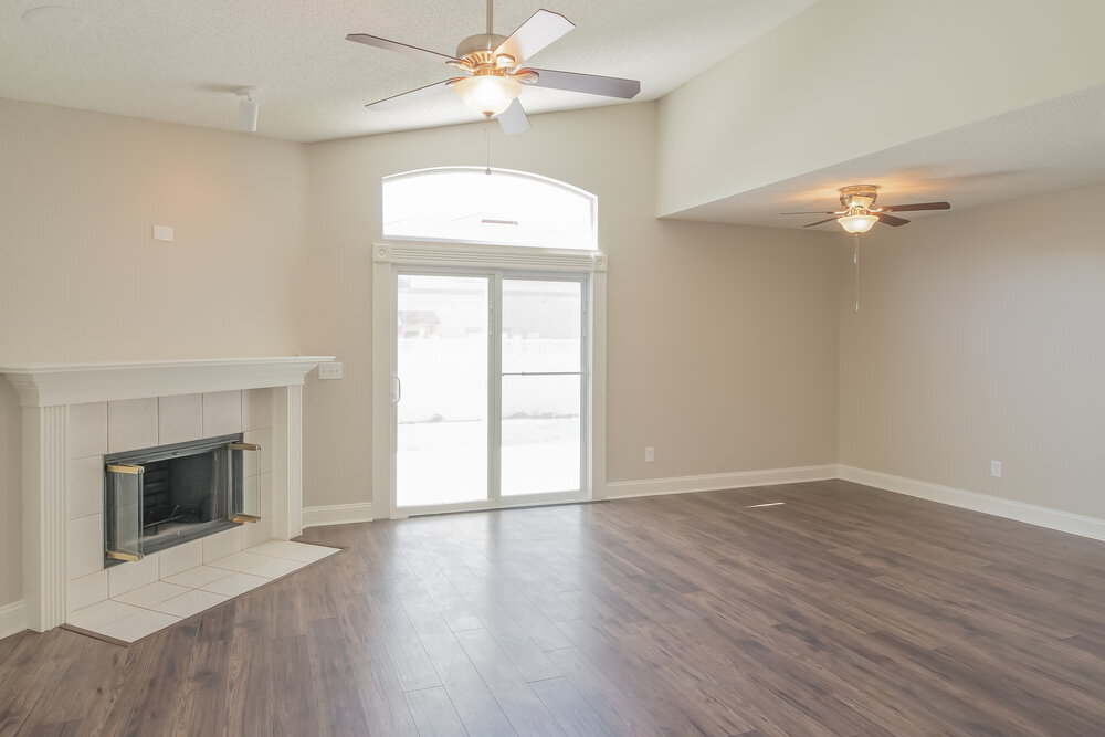 Building Photo - 878 S Lilac Loop