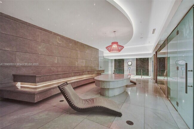 Building Photo - 1010 Brickell Ave