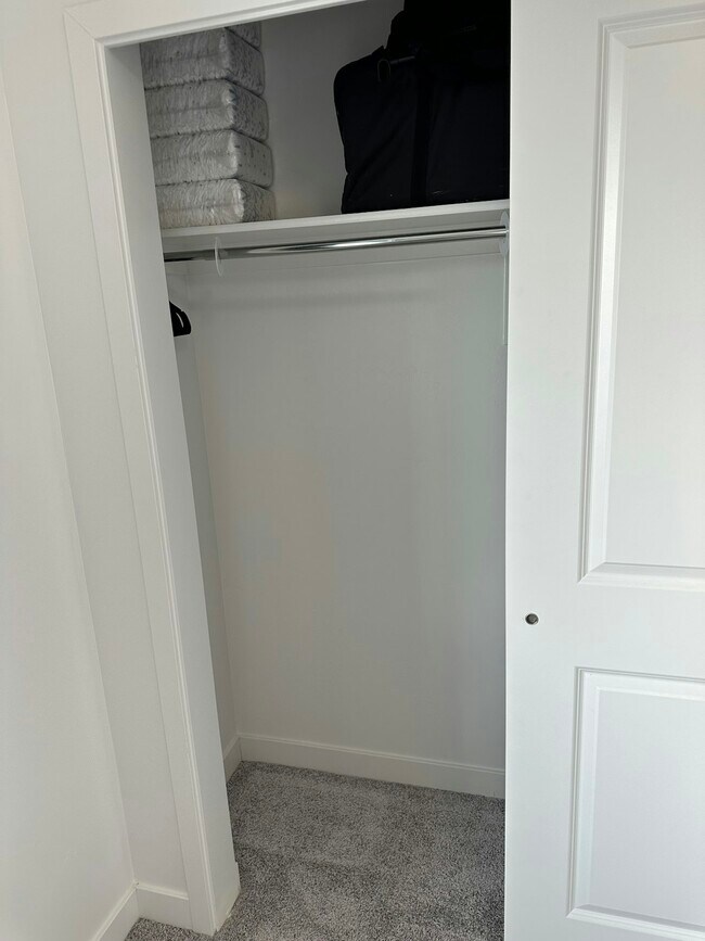 Building Photo - 3083 S Yellow Bill Dr