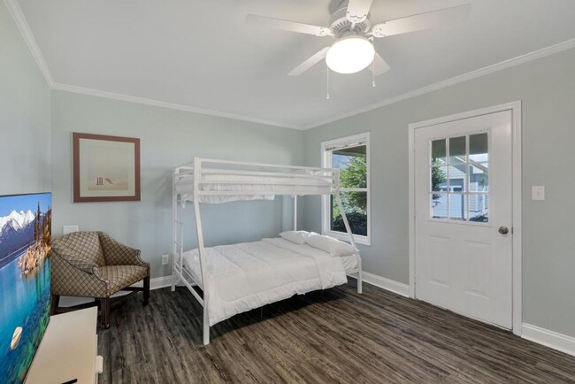 Building Photo - Fully Furnished Short Term Rental! Interco...
