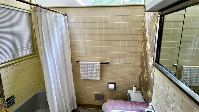 Building Photo - 14 Overlook Dr