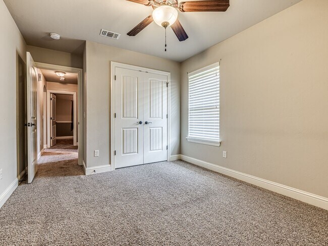 Building Photo - Charming home in Deer Creek Schools + Lone...