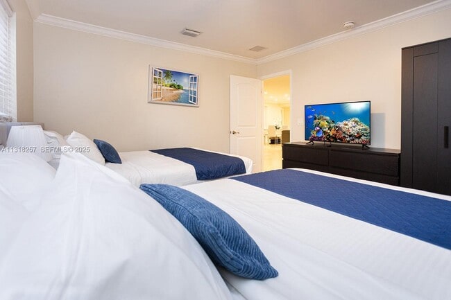 Building Photo - 833 Washington St