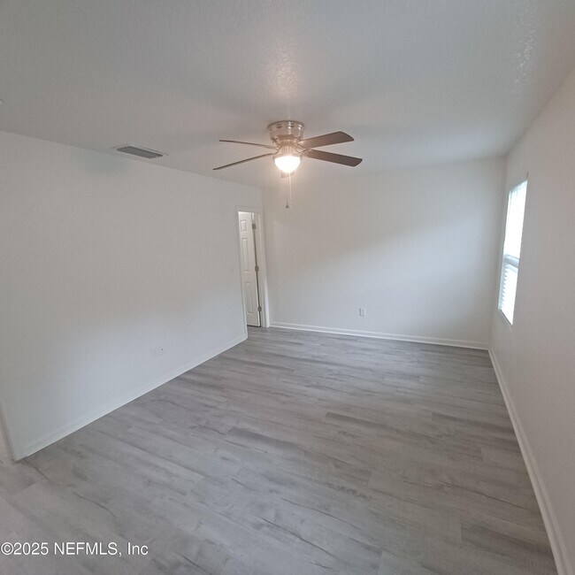 Building Photo - 4840 Kenneth St