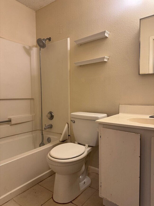 Building Photo - 8251 Sunshine Trail Dr