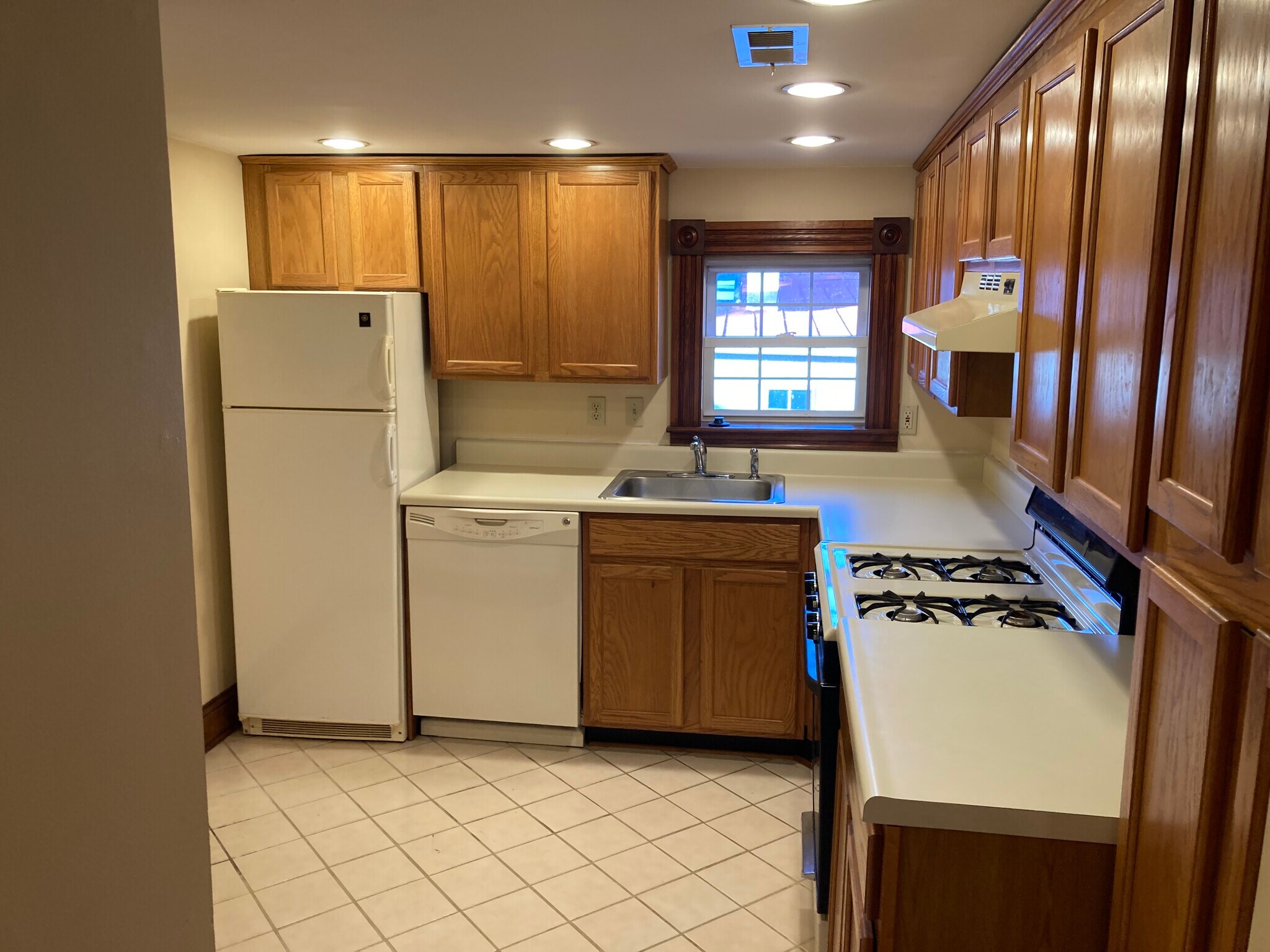 Kitchen - 50 Cornhill St