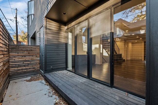 Building Photo - 203 S Marion St Pkwy