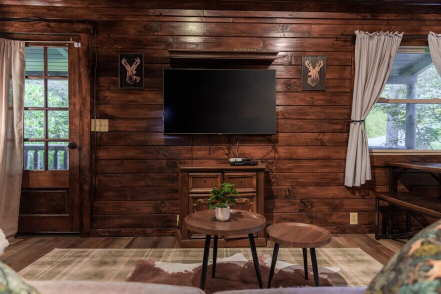 Building Photo - 15039 Pleasant Valley Rd