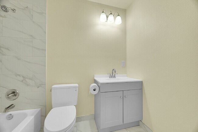Building Photo - $1,795.00 - 2 Bedrooms, 1.5 Bathrooms, Sin...