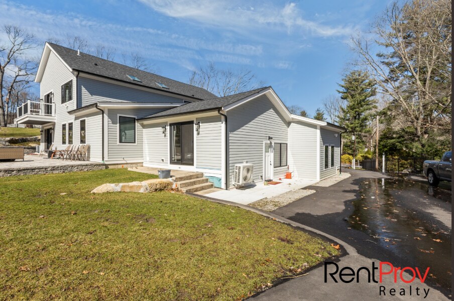 Building Photo - 517 Country View Dr