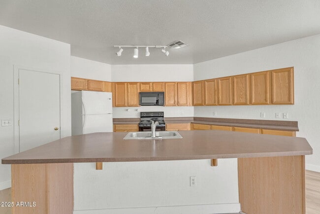 Building Photo - 13644 W San Juan Ave