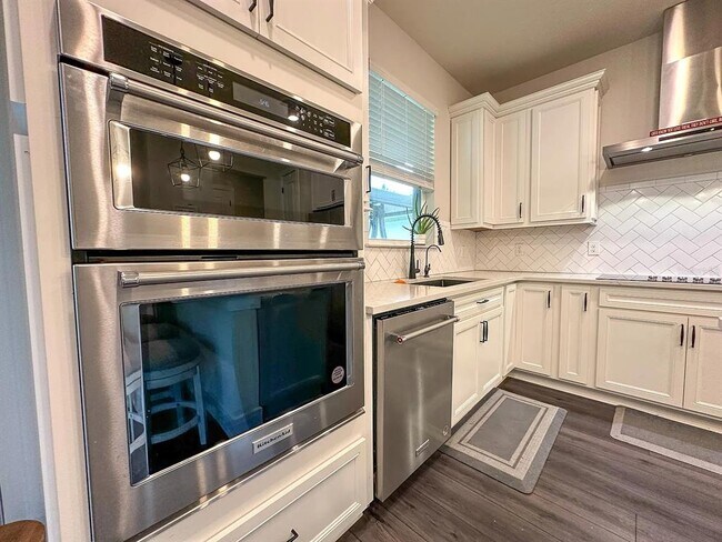 Building Photo - 4608 Gliding Wave St