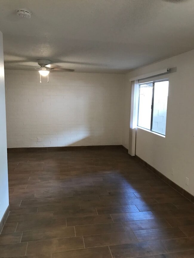 Building Photo - 2 bed 1.5 townhouse Scottsdale