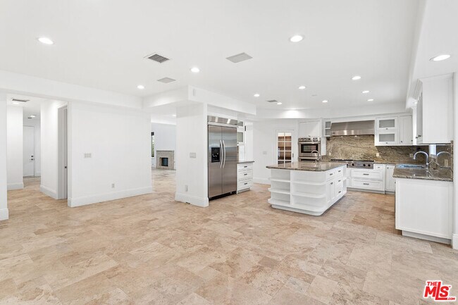 Building Photo - 4510 Tyrone Ave