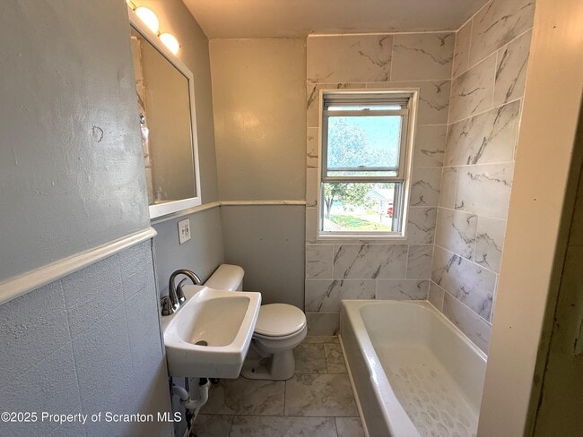Building Photo - 83 Tripp St