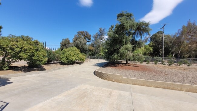 Building Photo - Beautifully Renovated Home In Ramona