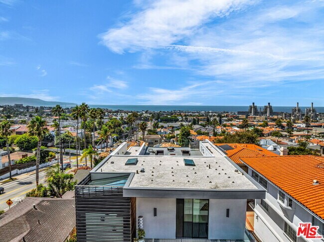 Building Photo - 703 N Lucia Ave