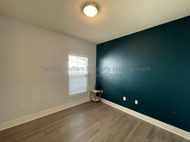 Building Photo - 914 E Wright St