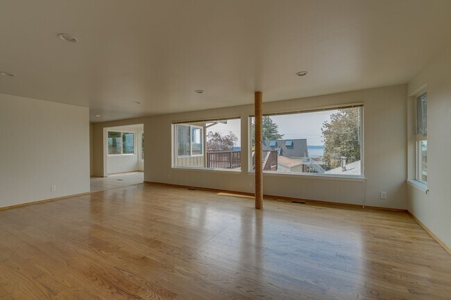 Building Photo - Water View Kirkland home West of Market st...