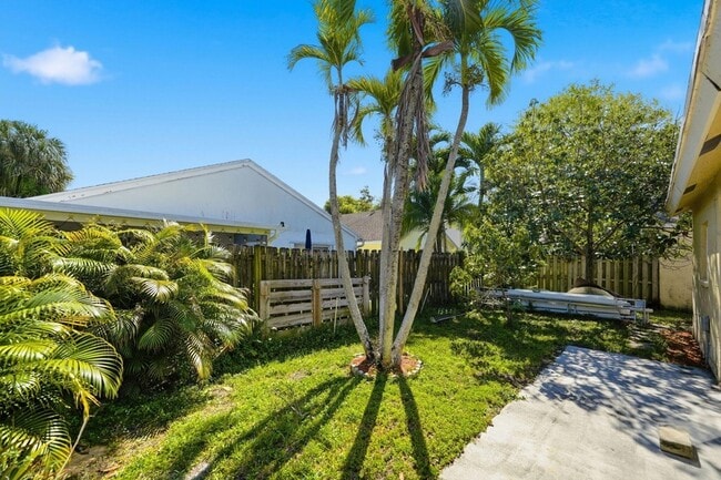 Building Photo - 1239 Sussex St