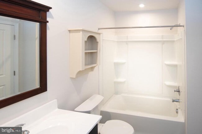 Building Photo - 110 Nelson Ln