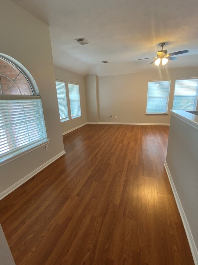 Building Photo - 2111 Emerald Cove Dr