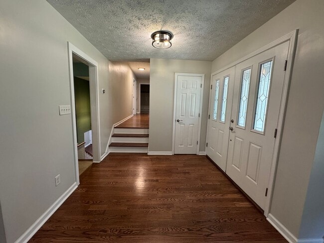 Building Photo - Spacious 3/2.5 House in Twickenham Estates...