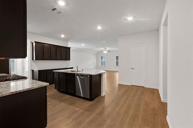 Building Photo - 314 Red Oak Dr