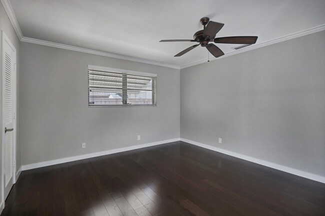 Building Photo - 800 SW 12th Ave