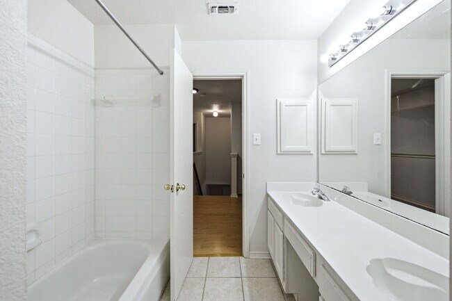 Building Photo - 4 Bedroom home with ZERO carpet close to RAFB