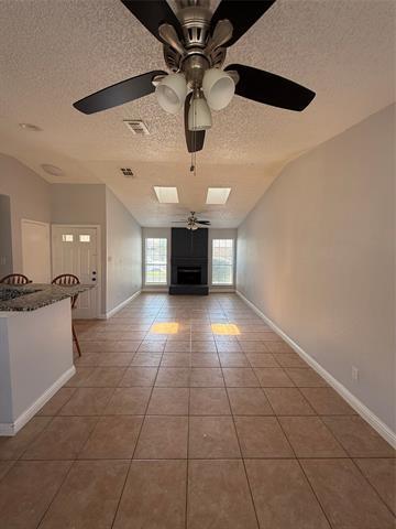 Building Photo - 2105 Maplewood Trail