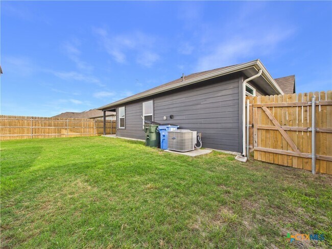 Building Photo - 1012 Betsy Dr