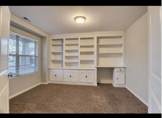 Building Photo - Spacious Living in Spring Creek Ranch – Your Next Home Awaits