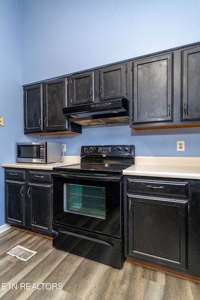 Building Photo - 1405 Wenlock Rd