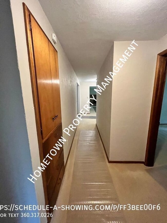 Building Photo - 3 Bedroom Rambler Available now!!