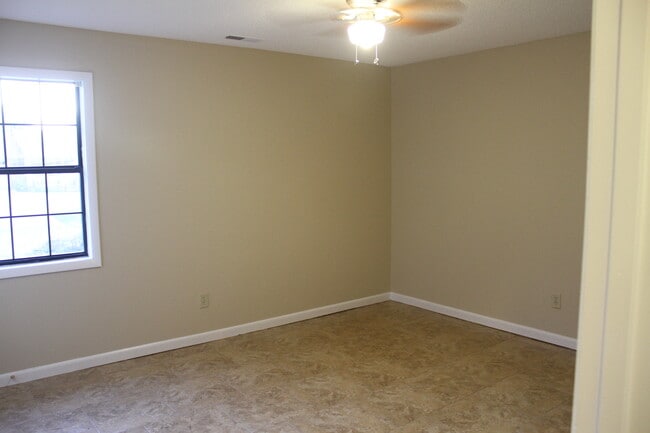 Building Photo - 113 Azure St