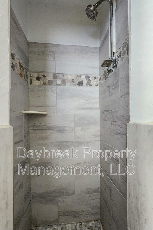 Building Photo - 1201-11 1/2 11 1/2 St N