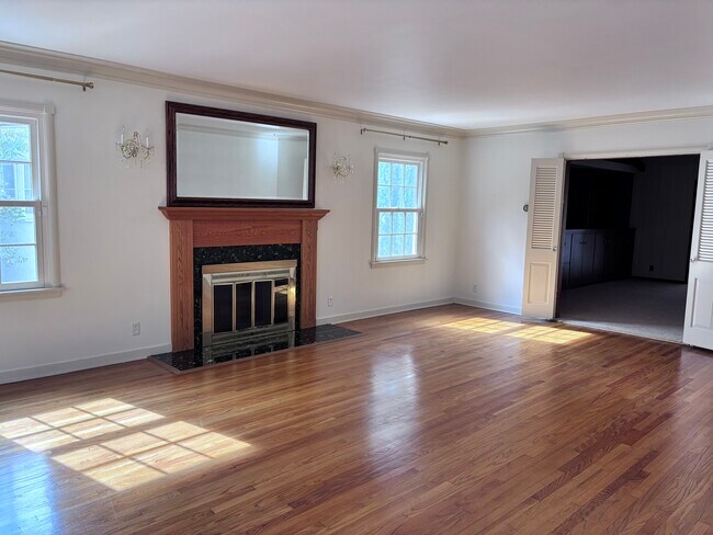 Building Photo - 1705 West Dr