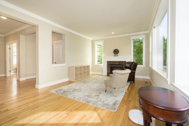 Building Photo - 4 bedroom in Newcastle WA 98059