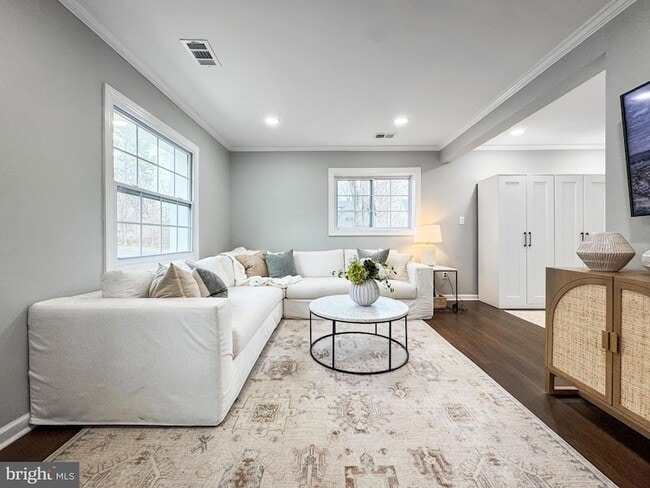 Building Photo - 6621 Hallwood Ave