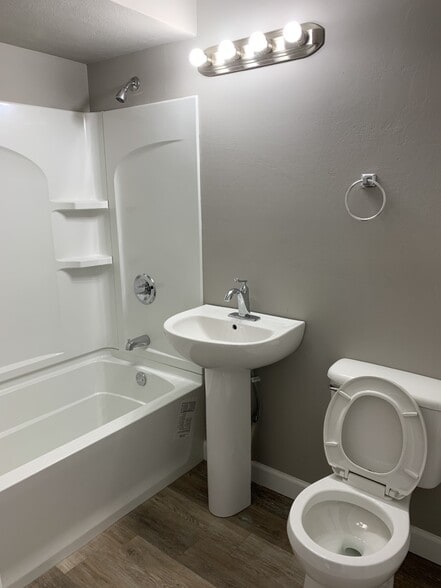 bathroom - 1002 S National Ave