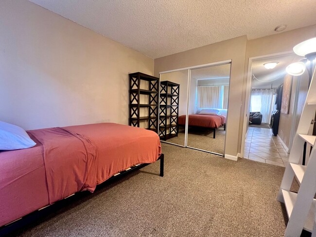 Building Photo - Furnished 2 Bedroom 2 Bathroom Condo with ...