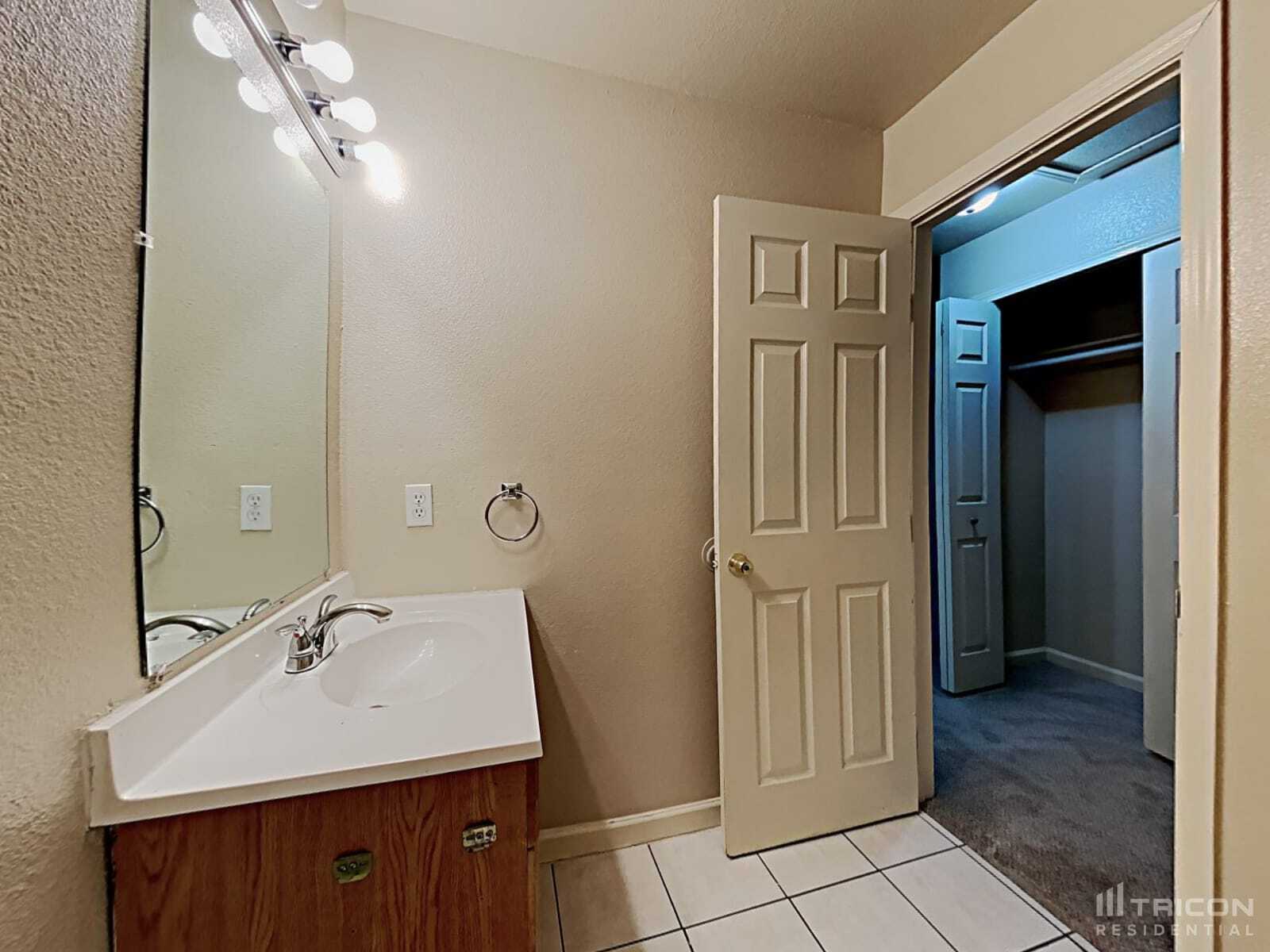 Building Photo - 9722 Spruce Ridge Dr