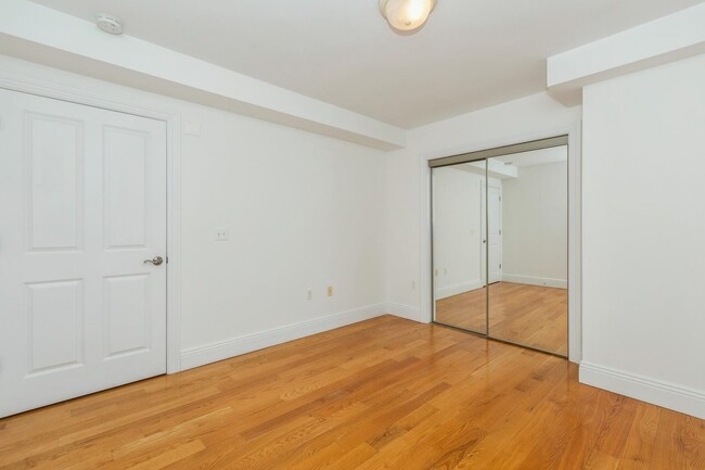 Building Photo - 125 43rd St