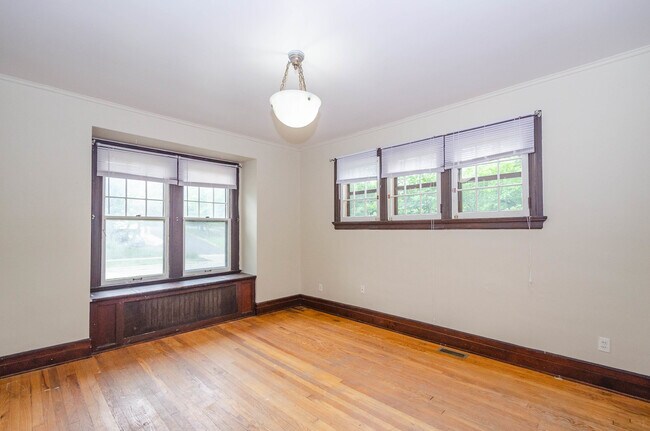 Building Photo - 1517 S University Ave