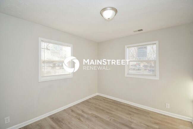 Building Photo - 3 Bedroom Pet-Friendly Home in Indianapolis, IN with Main Street Renewal